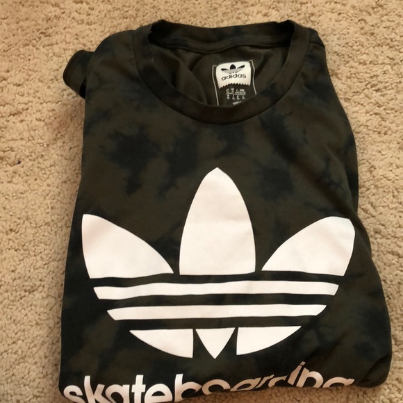 Adidas T-shirt - Picture 1 of 3